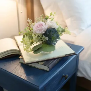 【HUGO DECO 榆果傢飾】莫蘭迪粉白雙色玫瑰香氛花禮(擬真花/人造盆栽/綠化/佈置/禮物)
