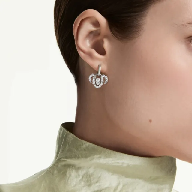 【SWAROVSKI 施華洛世奇】官方直營 十二生肖- 羊年水滴型耳環 混合式切割 白色 鍍白金色 | 5753325