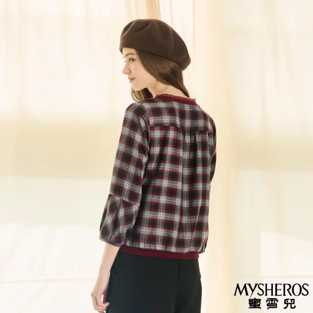 【MYSHEROS 蜜雪兒】造型上衣 滿版英倫格紋 金屬鍊飾 木耳邊領(灰)