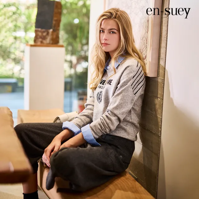 【en-suey 銀穗】燙鑽字母學院風徽章線衫-女