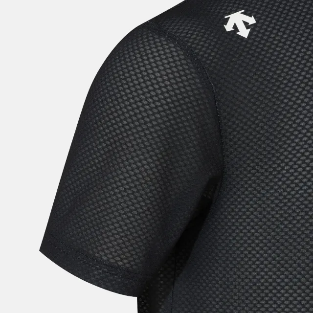 【DESCENTE】短袖上衣 男 訓練 慢跑 快排 ENGINEERED MESH ALL-OVER PATTERN SS 黑 SR321RTS82-BLK0