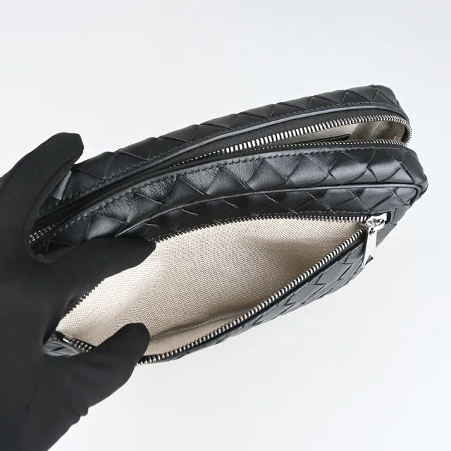 【BOTTEGA VENETA 寶緹嘉】BOTTEGA VENETA精品小牛皮編織拉鍊腕帶手拿包(黑)