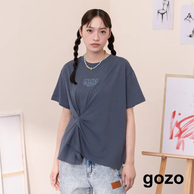 【gozo】元素週期表前抓摺落肩T恤(深灰/粉色)