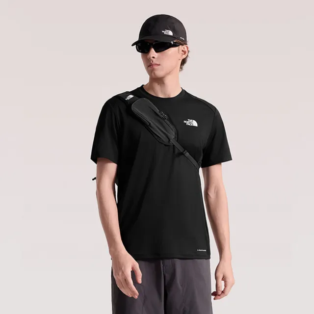 【The North Face】北面男款黑色UPF防曬透氣休閒短袖T恤｜83TOJK3(抗UV/排汗衫)