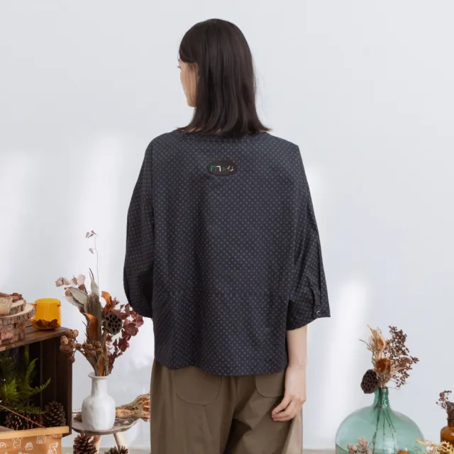 【MOSS CLUB】日本印花布圓領半開襟八分袖上衣 藍 黑