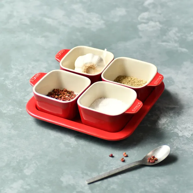【STAUB】迴力釘點琺瑯鑄鐵鍋和食鍋20cm贈陶缽烤盤4+1件組(德國雙人牌集團官方直營)