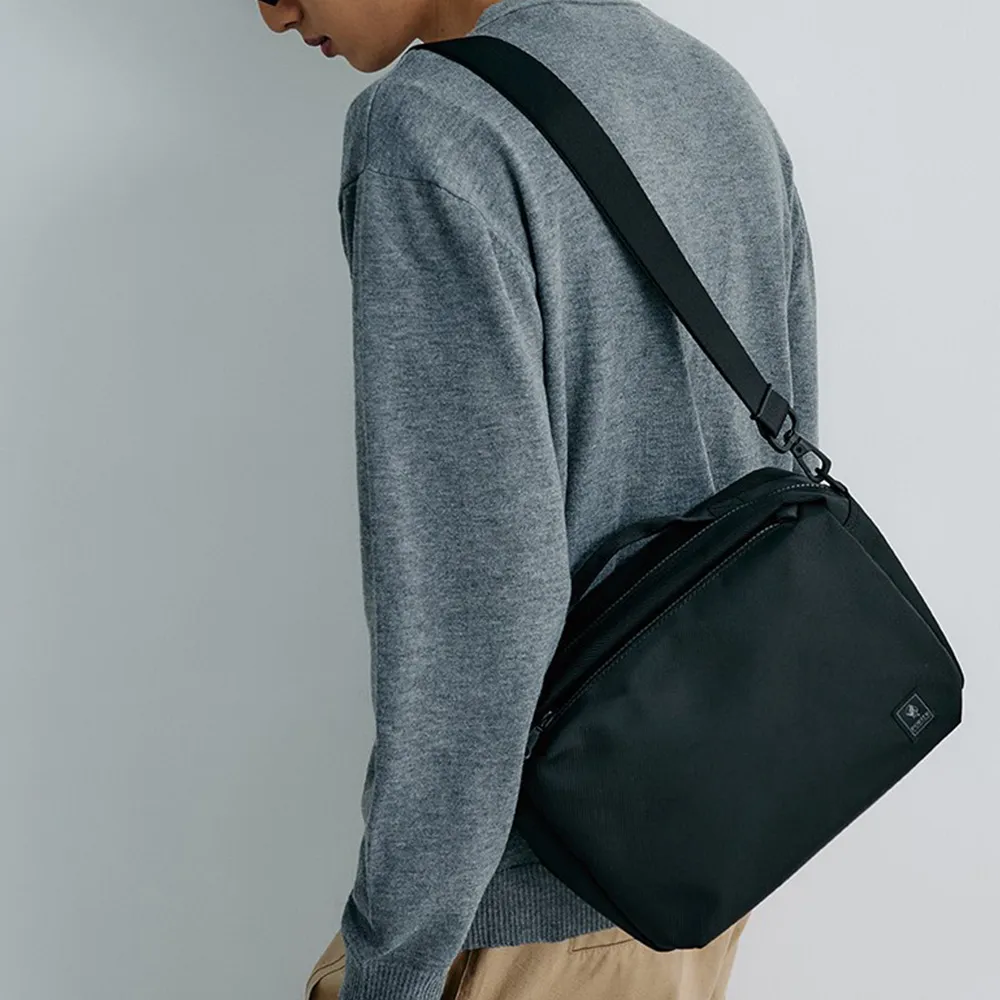 【PORTER INTERNATIONAL】高效有序NOMAD斜背包-L(黑)