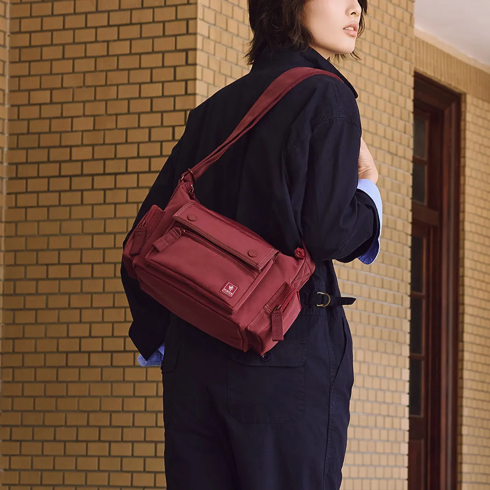 【PORTER INTERNATIONAL】穩定步調ANCHOR斜背包-S(磁磚紅)