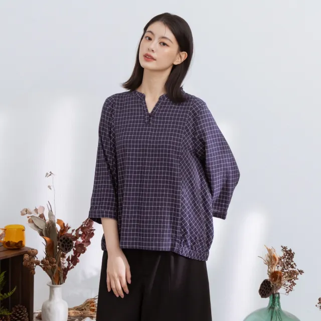 【MOSS CLUB】格子布花小V領八分袖上衣 藍 桔(魅力商品)