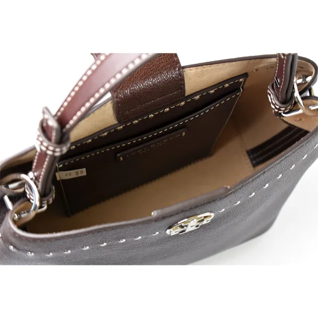 【TORY BURCH】鉚釘荔枝紋磁釦手提/斜背二用水桶包-咖啡色/小