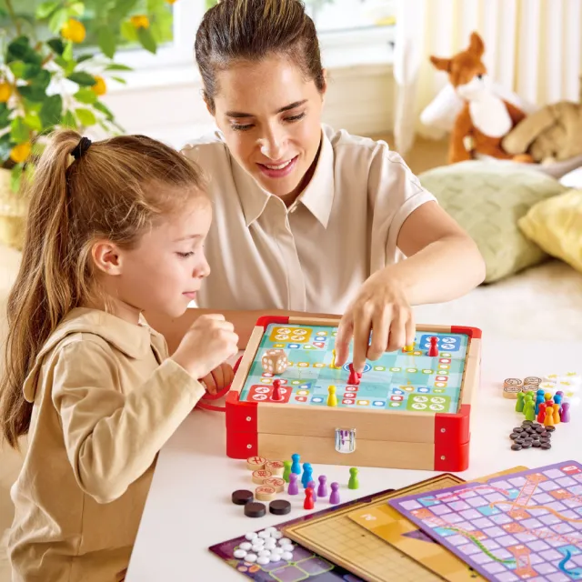 【Hape】22合1經典桌遊套組(共22種桌遊)(生日禮/精美禮盒包裝/益智玩具/跳棋/五子棋/中國象棋)