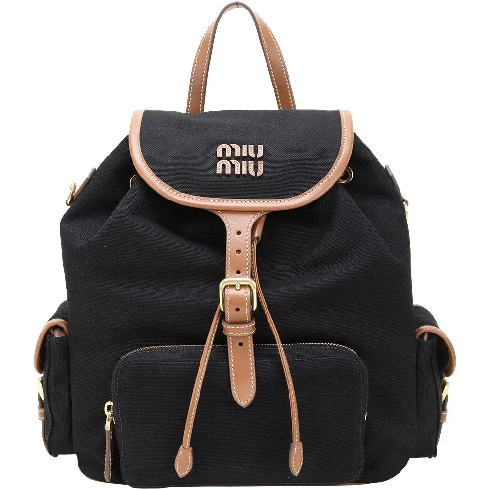 【MIU MIU】大款 明線字母 帆布x牛皮 翻蓋抽繩後背包(黑色 5BZ042 通勤包 雙肩包)
