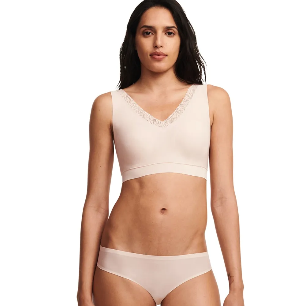 【Chantelle 仙黛爾】Soft Stretch.成套 無鋼圈無痕 輕運動背勾女內衣 平口褲 膚特.11G60_01N(超彈力.透氣)