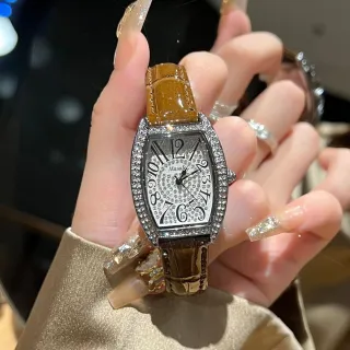 【KEDDY】時尚手錶-優雅腕錶-經典石英錶-酒桶錶型-皮革錶帶-復古手錶-星空錶盤-精緻指針-潮流手錶-鋼帶