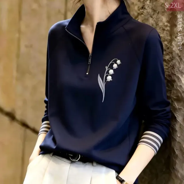 【Amay Style 艾美時尚】秋新品 中大尺碼女裝 T恤 率性小立領簡約印花休閒長袖上衣。S-2XL(藏青.預購)