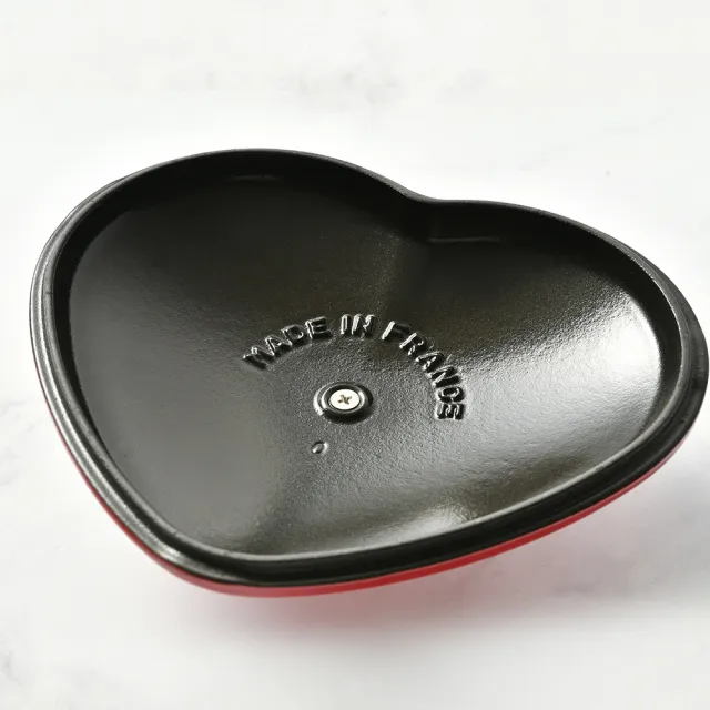 【STAUB】櫻桃紅琺瑯鑄鐵鍋愛心鍋＋心型烤盅陶缽10cm＋馬克杯350ml(德國雙人牌集團官方直營)