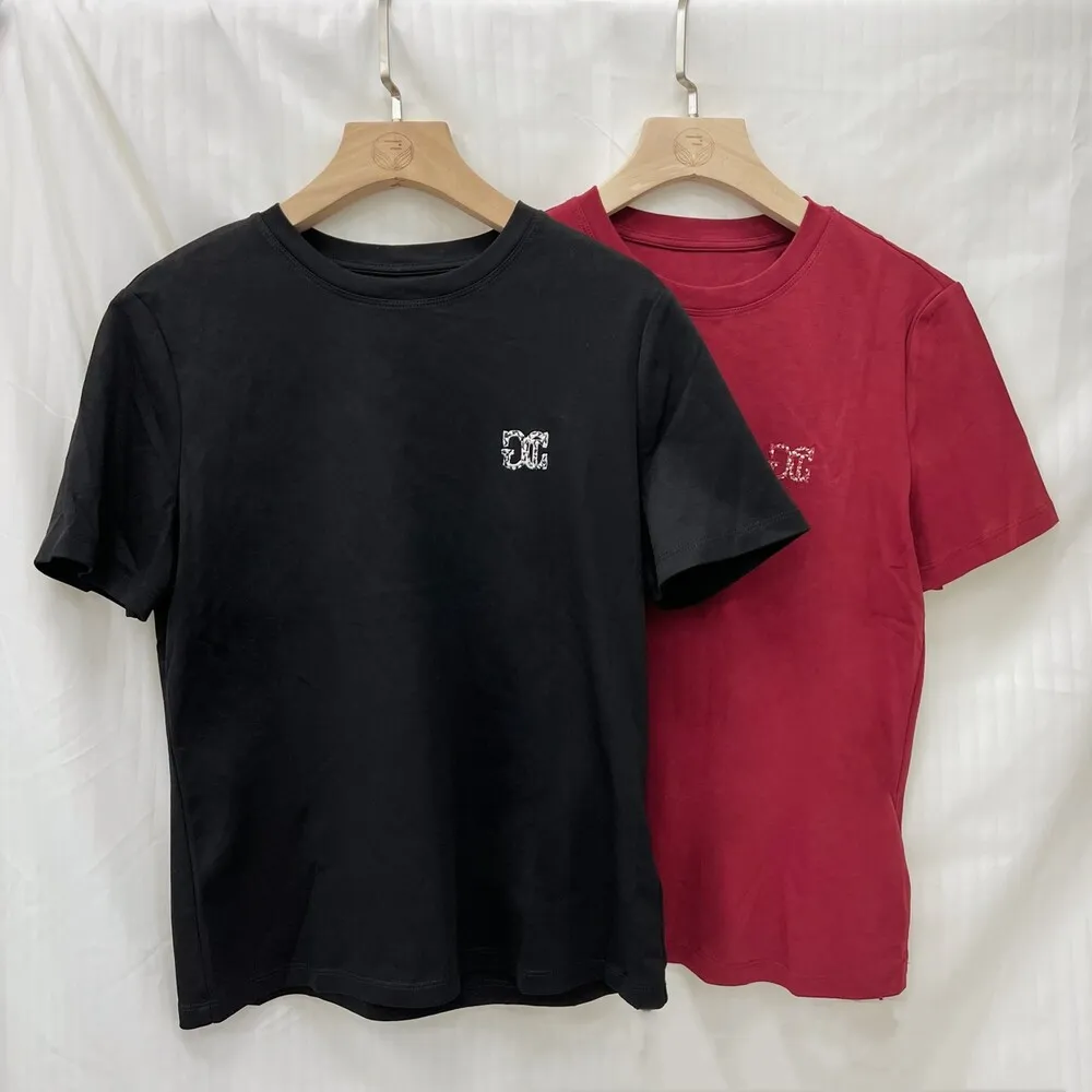 【MANI 瑪尼】修身剪裁抗皺字母刺繡T恤-兩色 黑色.酒紅色(T恤)