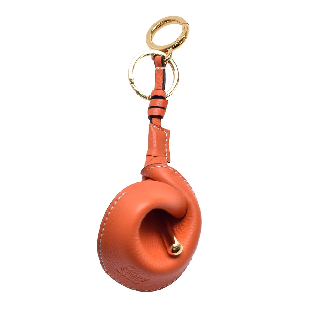 【LOEWE 羅威】經典品牌LOGO烙印牛皮造型鑰匙圈/吊飾(橘色111.19M245-ORG)