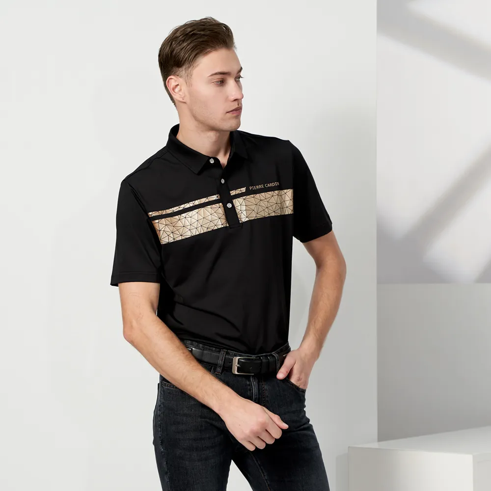 【pierre cardin 皮爾卡登】休閒服飾 男款 吸濕排汗胸前印花襯衫領短袖polo衫-黑色(5237204-99)