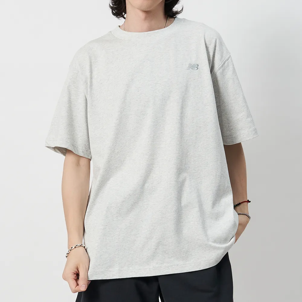 【NEW BALANCE】男款 白灰色 刺繡 經典 棉質 休閒 美版 Logo 上衣 短袖 MT41533AHH