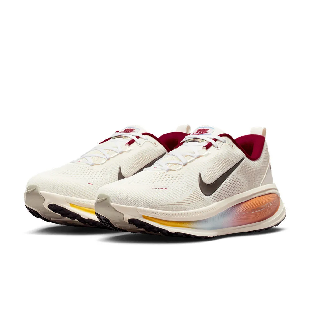 【NIKE 耐吉】Vomero 18 馬年限定 米紅漸層 氣墊 厚底 緩震 休閒鞋 運動鞋 男鞋 IQ1131-120