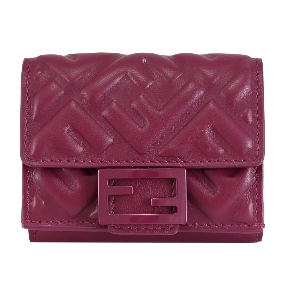 【FENDI 芬迪】金屬LOGO雙F壓紋NAPPA皮革三折小零錢短夾(紫紅)