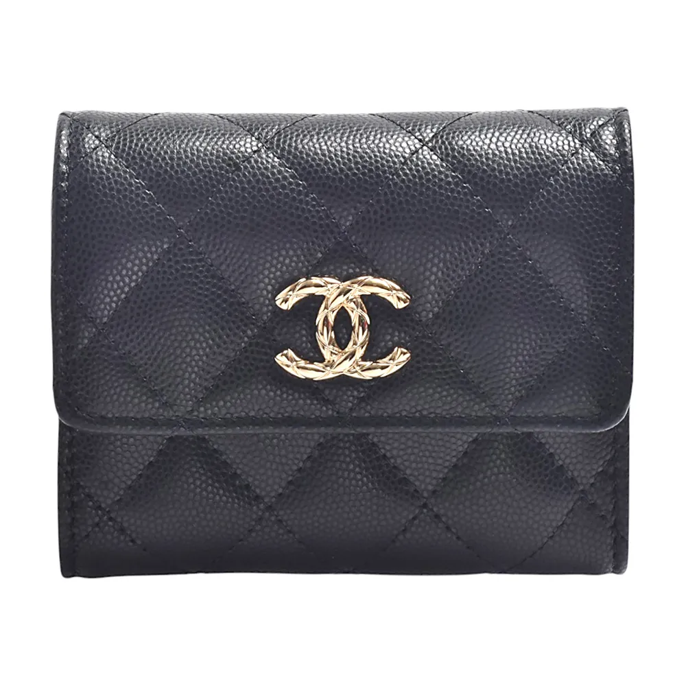 【CHANEL 香奈兒】經典螺旋雙C LOGO菱格紋牛皮三折暗釦短夾(黑色)