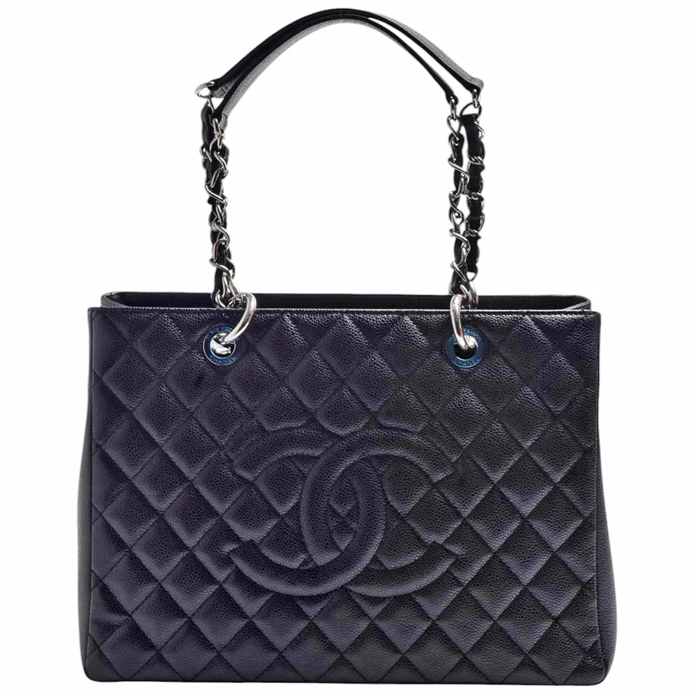 【CHANEL 香奈兒】GST系列經典雙C LOGO菱格荔枝紋牛皮銀鍊三層肩背托特包(黑色A50995C-BLK-SS)