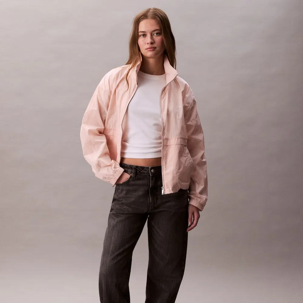 【CALVIN KLEIN】官方旗艦館CK 防曬涼感基本款風衣 粉_紅色