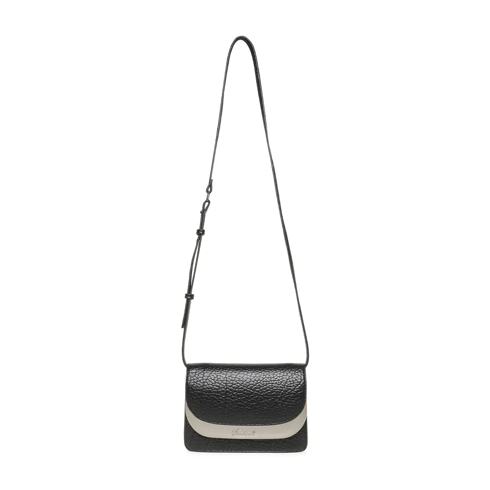 【steve madden】荔枝紋金屬飾邊斜背包BALLIE(黑色)