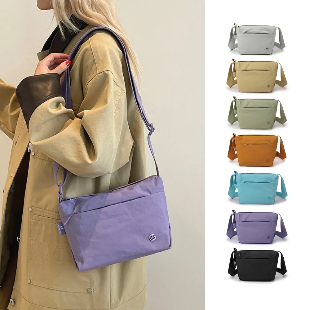 【Colorful Fox】休閒百搭輕便防水多層單肩包 斜跨包(灰/黃/綠/橘/藍/紫/黑)