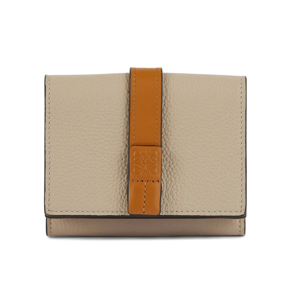 【LOEWE 羅威】Trifold 柔軟粒面小牛皮 三褶 皮夾 中夾 短夾 皮夾 淺燕麥色 蜜糖色 C660TR2X01