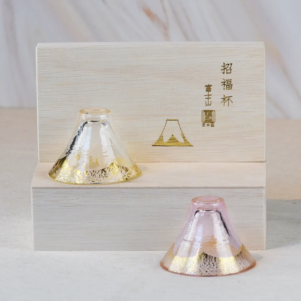 【YU Living 信歐傢居】日本進口 東洋佐佐木手工玻璃富士山招福冷酒杯組 65ml(透明金.粉紅金色/酒器酒具)