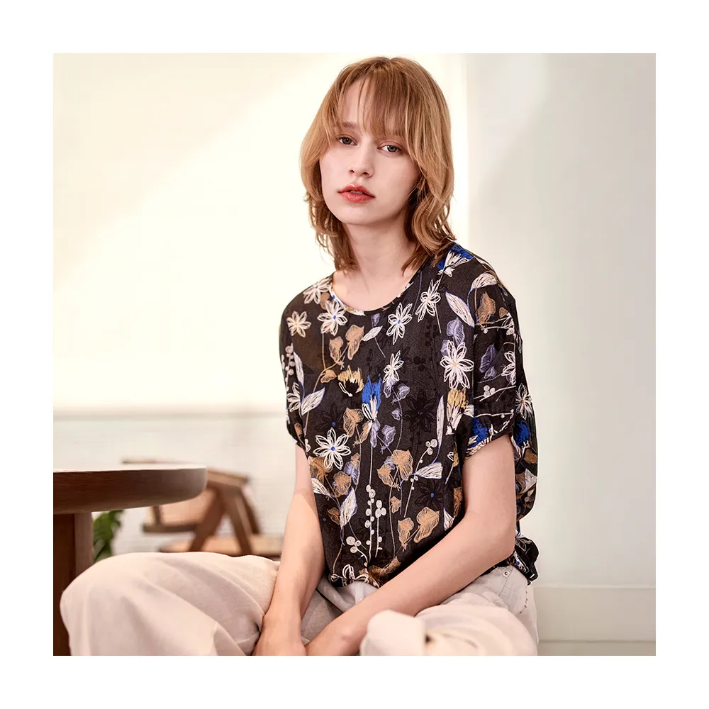 【Diffa】復古黑白花蓬袖上衣-女