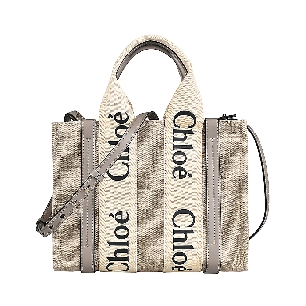 【Chloe’ 蔻依】CHLOE WOODY經典黑字LOGO織帶設計亞麻拼接小牛皮開口式手提斜背包(小/麝香灰x米)