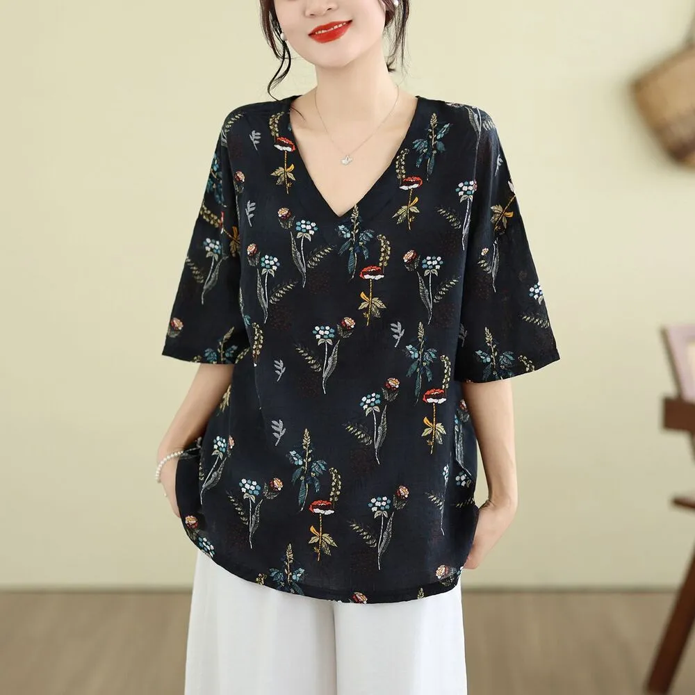 【AKARA】日系花卉冰絲涼感V領五分袖上衣 中大尺碼 L-3XL