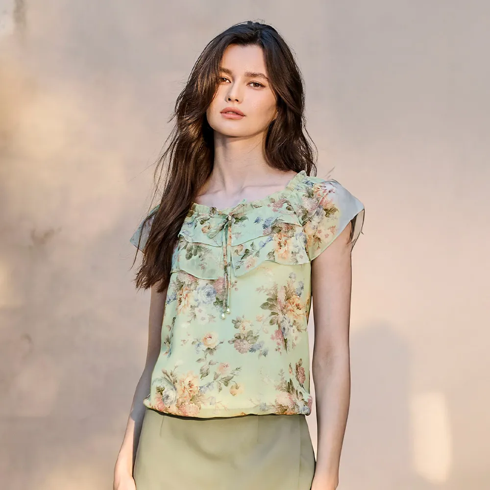【ILEY 伊蕾】花朵印花荷葉小蓋袖上衣(淺綠；M-XL；1252011463)