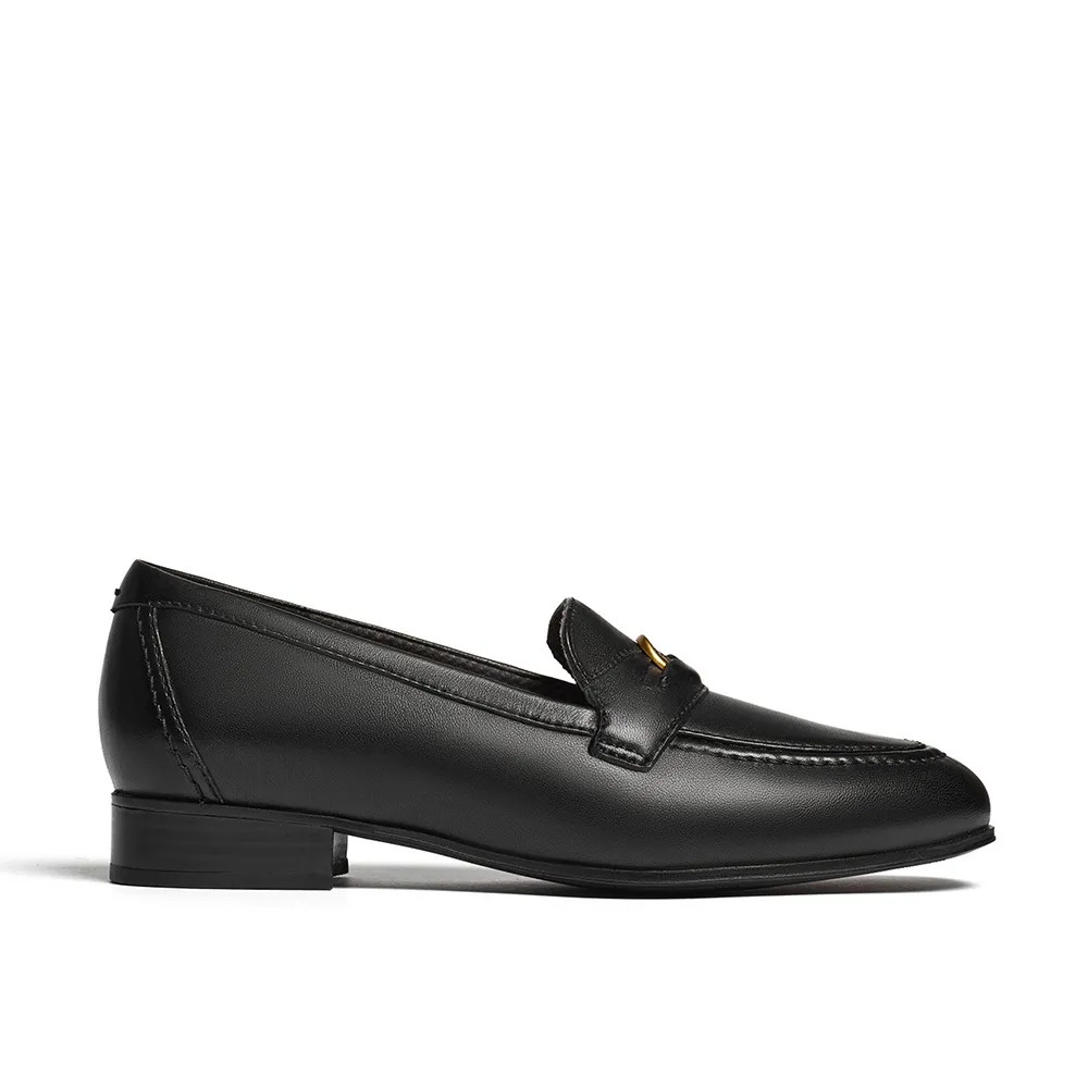 【Clarks】女鞋 Routee25 Penny 經典小圓頭金屬飾釦樂福鞋 平底鞋(CLF84911D)
